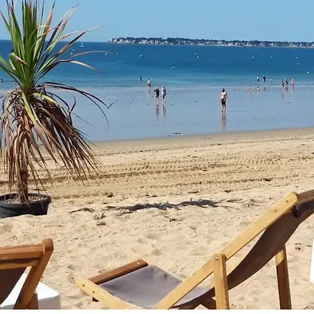Les Pieds Dans Le Sable *