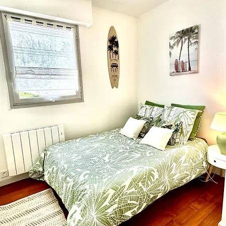 Les Pieds Dans Le Sable Apartment *