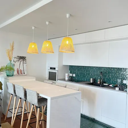 Les Pieds Dans Le Sable